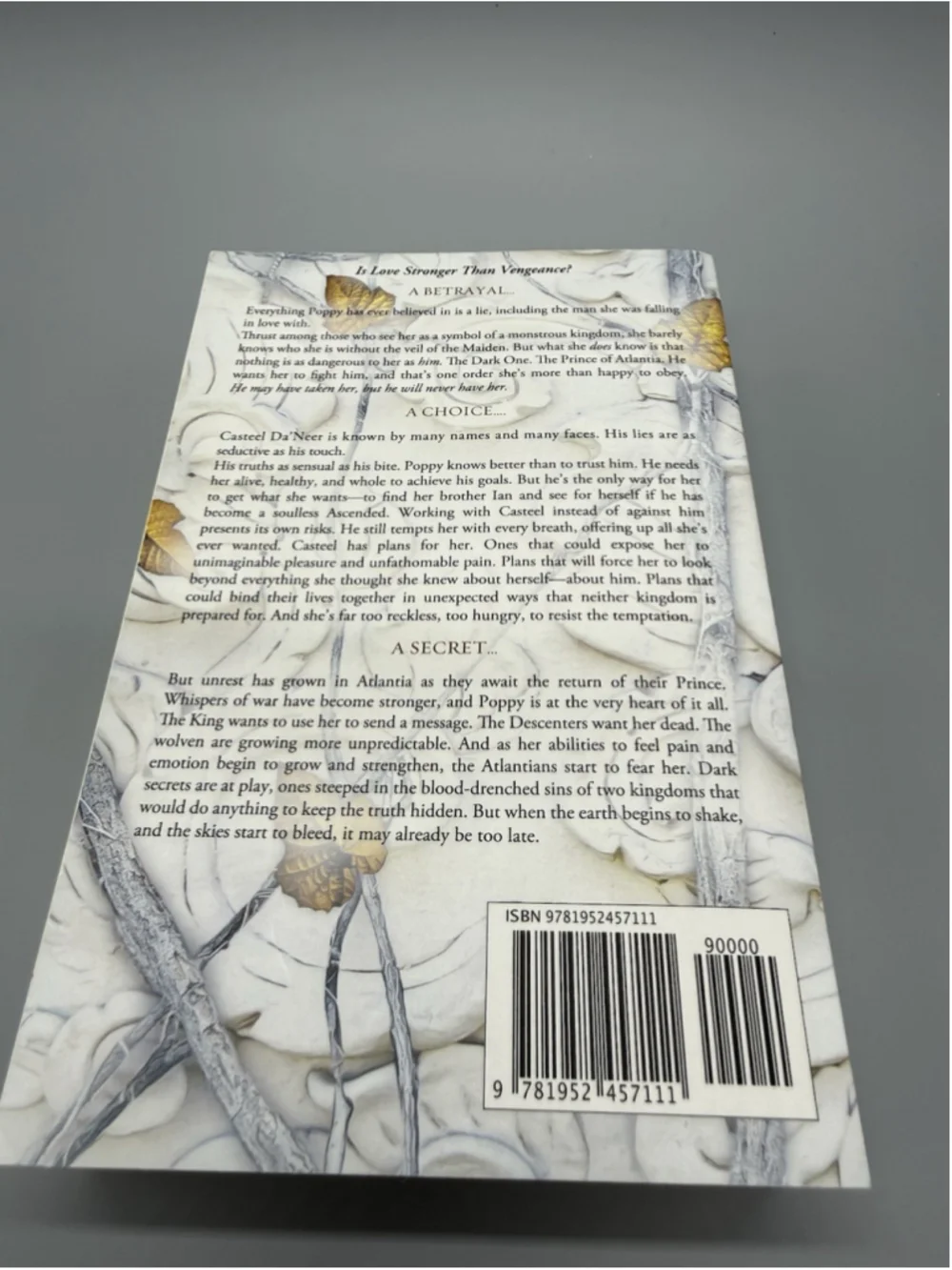 Jennifer L. Armentrout A Kingdom of Flesh and Fire Paperback, 2020 Blood and Ash
